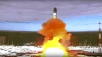 Rudal balistik antarbenua Sarmat diluncurkan dari Plesetsk di barat laut Rusia pada Rabu, 20 April 2022. (Roscosmos Space Agency Press Service /AP)