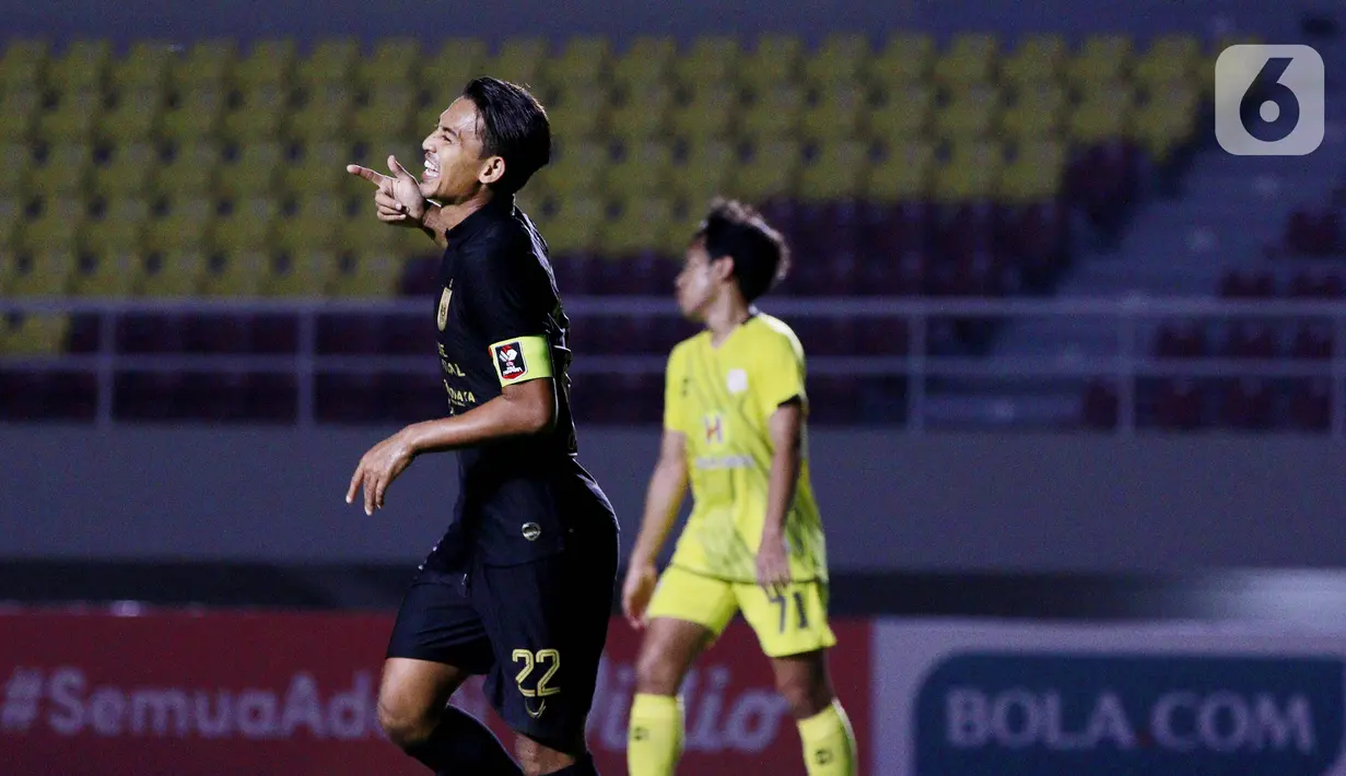 Penyerang PSIS Semarang Hari Nur Yulianto melakukan selebrasi usai mencetak gol ke gawang Barito Putra pada laga Piala Menpora di Stadion Manahan, Solo, Minggu (21/3/2021). Pertandingan berakhir dengan skor 3-3. (Bola.com/M Iqbal Ichsan)