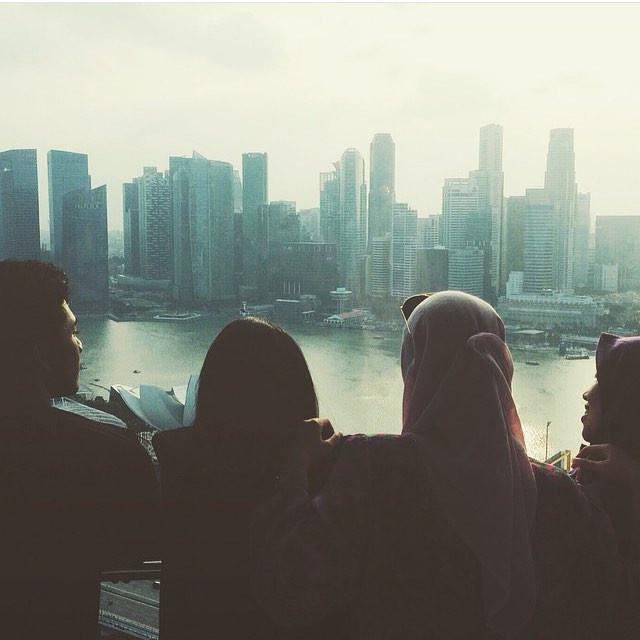 6 Potret Keluarga Erina Gudono, Foto Bareng Saudara Penuh Kehangatan