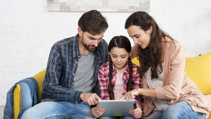 Memberikan Perhatian dan Selalu Ada Untuk Anak