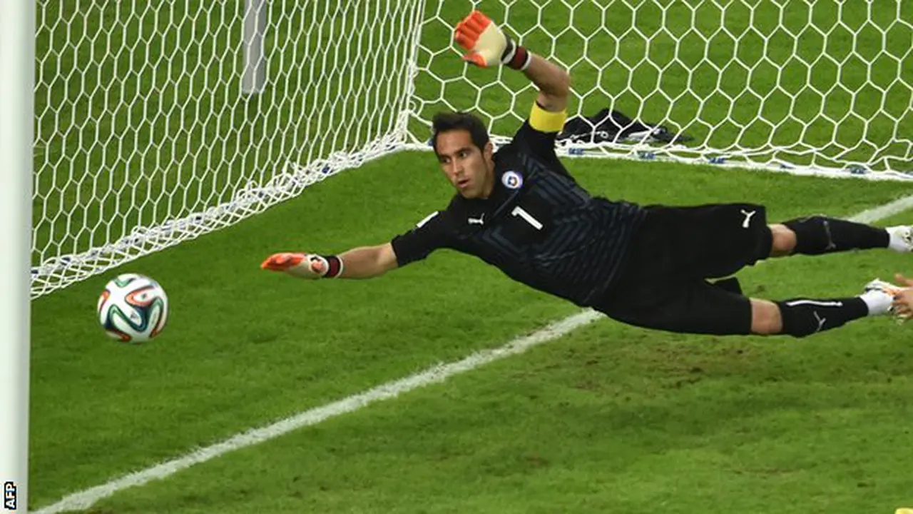 Claudio Bravo bangga gabung Barca