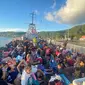 Para pengungsi akibat erupsi Gunung Ruang saat berada di Pelabuhan Tagulandang, Kabupaten Kepulauan Sitaro, Sulut.