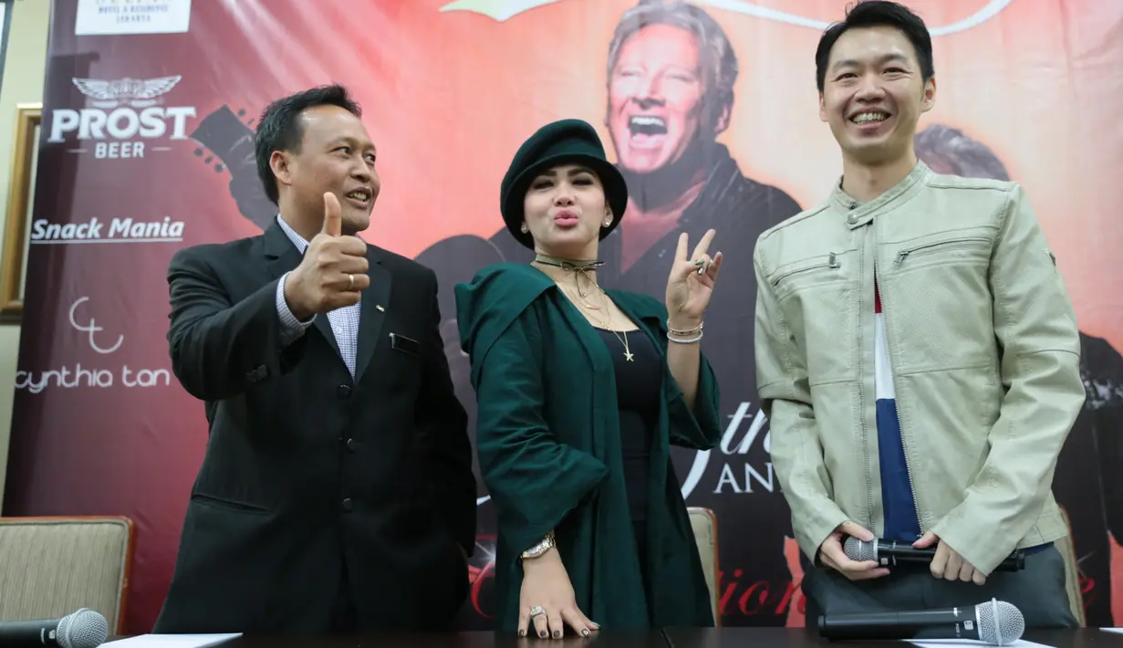 Konser bertajuk Air Supply 40th Anniversary - Celebration of Love akan dilaksanakan di The Hall Kota Kasablanka 3 Desember. Konser itu sekaligus sebagai penanda 40 tahun berkarier di industri musik. Syahrini menjadi pembukanya. (Adrian Putra/Bintang.com)