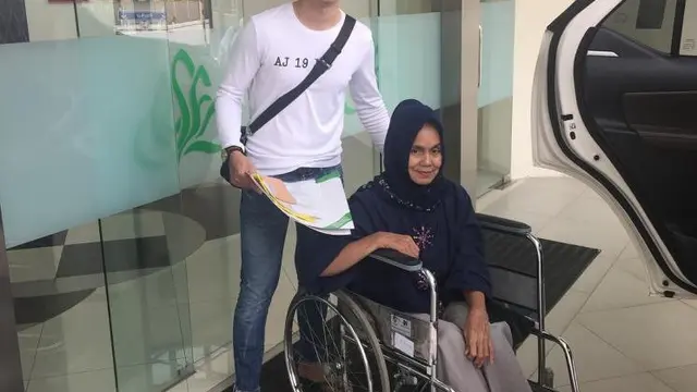 Kebersamaan Kiki Farrel dan Ibu