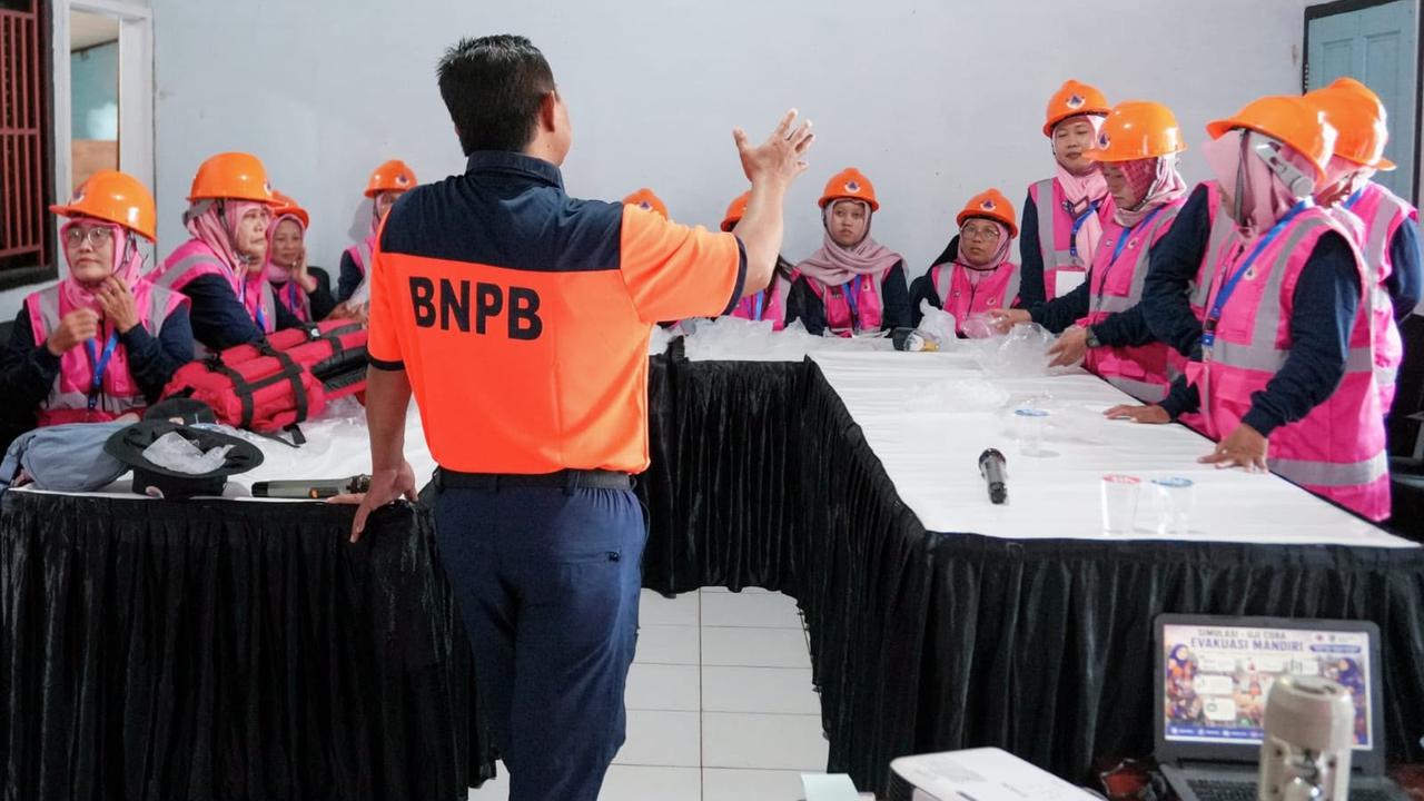 Strategi Perkuat Ketangguhan Perempuan Pesisir Hadapi Bencana