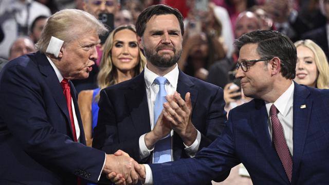 Dengan Telinga Diperban, Donald Trump Hadiri Konvensi Nasional Partai Republik 2024