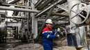 Selama tahun tersebut, kilang ini juga memproduksi sekitar 2,2 miliar liter bahan bakar jenis gasoil dan diesel. Produksi tersebut mencakup 797 juta liter solar dan 1,4 miliar liter biosolar, yang kemudian disalurkan ke berbagai sektor, termasuk transportasi dan industri. (Liputan6.com/Herman Zakharia)