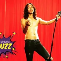 Foto telanjang dada, Aming disebut mirip Kaka Slank.