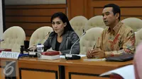 Anggota DPR-RI, Rieke DIah Pitaloka memimpin rapat tertutup mengenai Ketua Panitia Khusus Pelindo II di Jakarta, Kamis (15/10/2015). Dalam Rapat tersebut Rieke terpilih sebagai ketua Panitia Khusus Pelindo II. (Liputan6.com/JohanTallo)