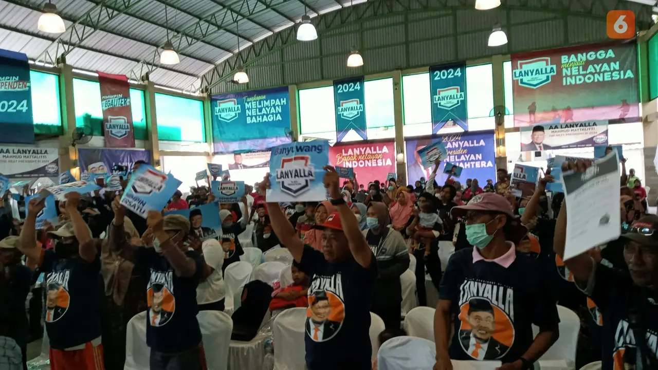Ratusan nelayan Muncar Banyuwangi deklarasikan dukung La Nyalla Mahmud Mattalitti  maju capres  2024. (Hermawan Arifianto/Liputan6.com)