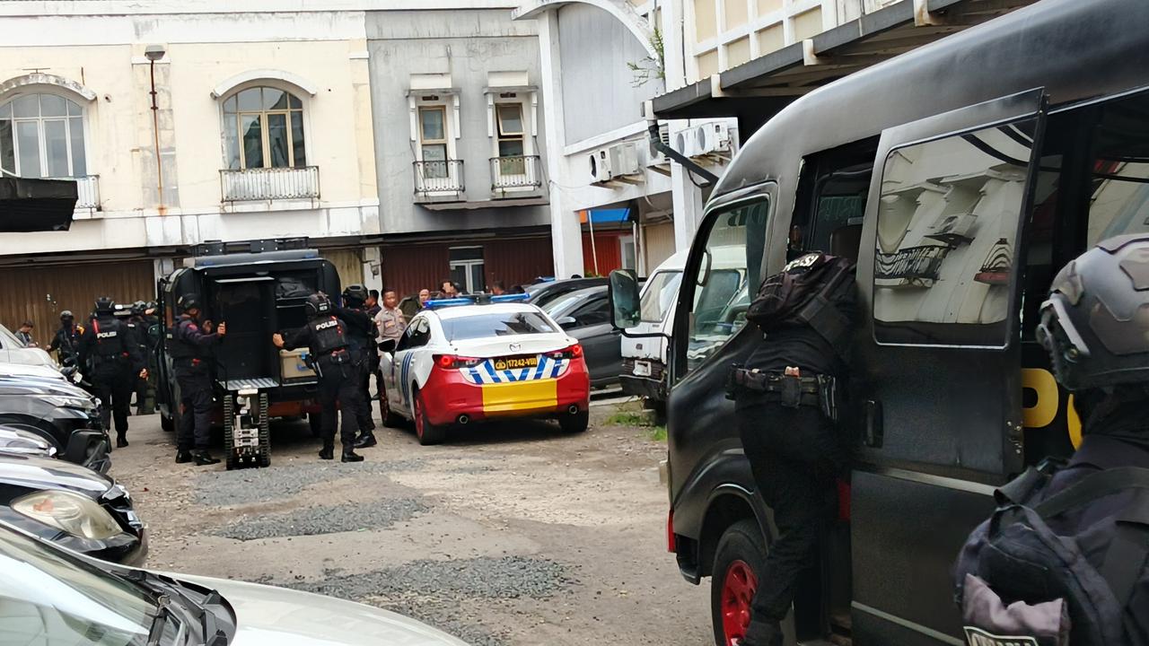 Geger Kotak Hitam Diduga Bom di Kawasan Ruko Kosambi Bandung, Jibom Gegana Turun Tangan