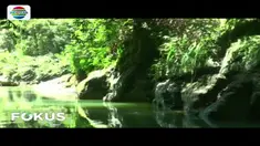 Di hulu sungai, pengunjung akan melihat pemandangan alam yang menakjubkan di mana aliran sungai yang diapit oleh bebatuan yang menyerupai Green Canyon.