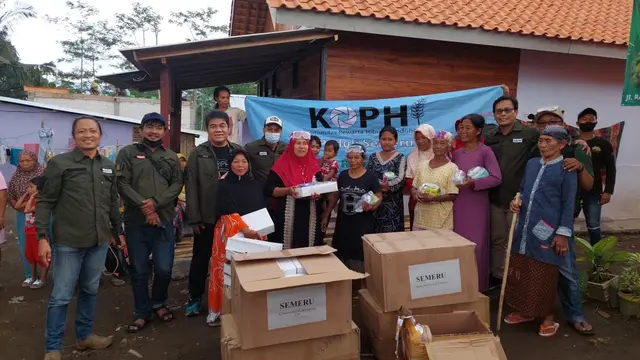 KoPHI menyalurkan bantuan di Dusun Renteng, Desa Sumberluwuh, Kecamatan Candipuro, Lumajang, Jawa Timur.