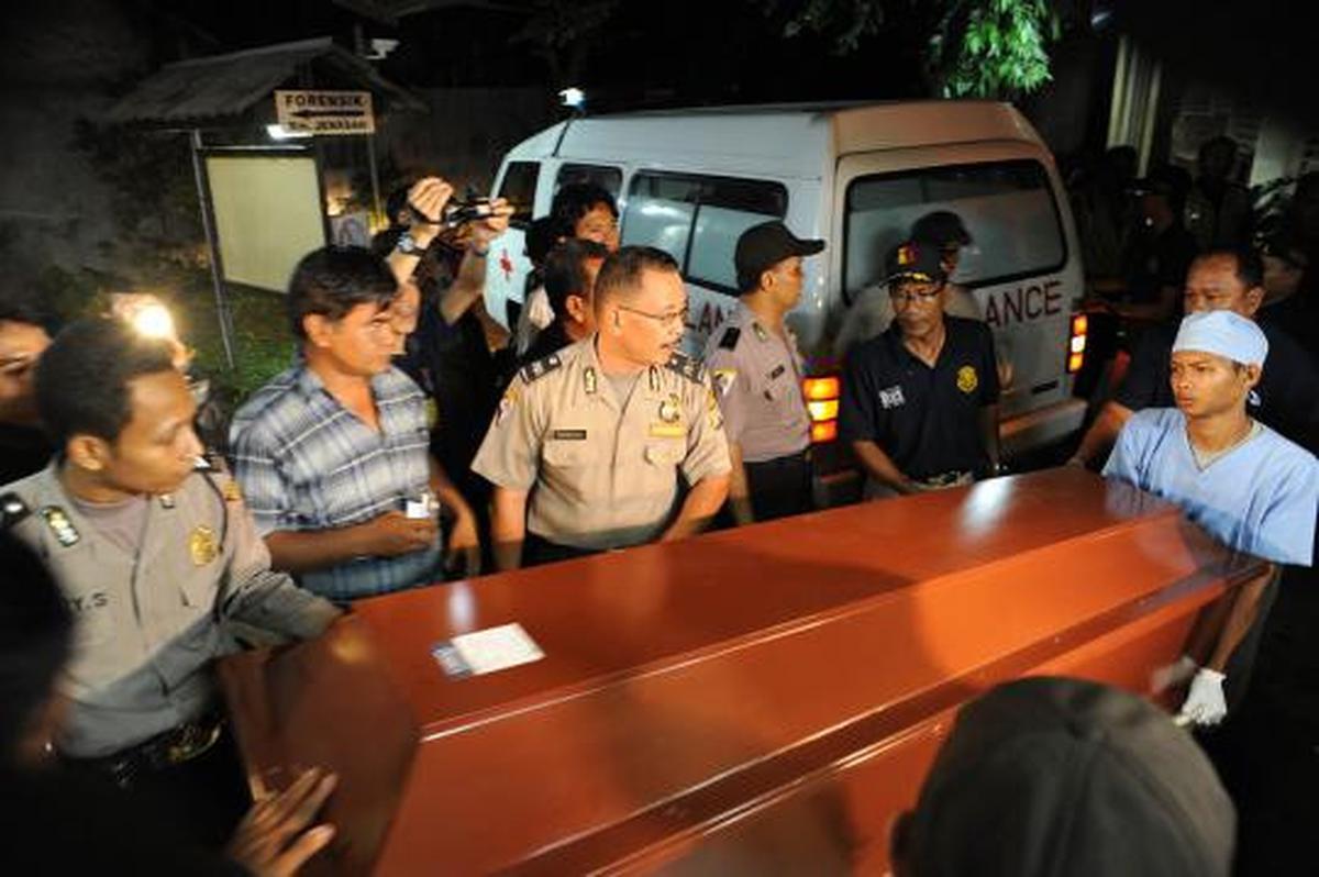 Jenazah terduga teroris tiba di RS Polri