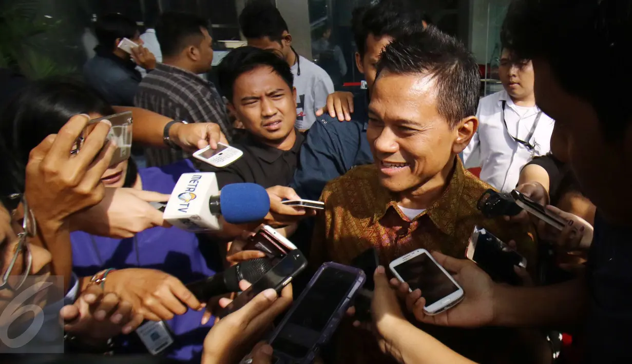 Soetikno Soedarjo usai menjalani pemeriksaan KPK sebagai saksi untuk Emirsyah Satar, Jakarta, Selasa (28/2). Soetikno mengaku tidak memiliki hubungan bisnis dengan mantan Dirut PT Garuda Indonesia tersebut. (Liputan6.com/Helmi Afandi)