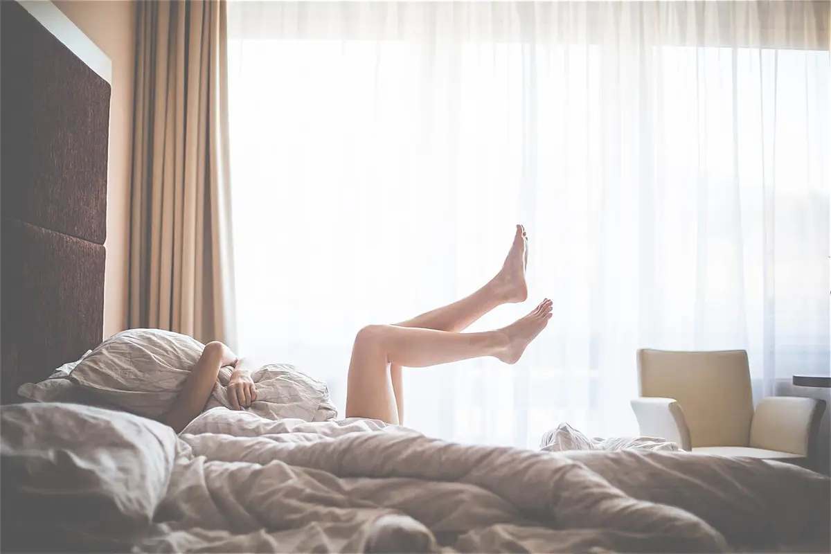 5 Kebiasaan Cewek Kalau Lagi Sendirian di Kamar, Hayo Ngaku!