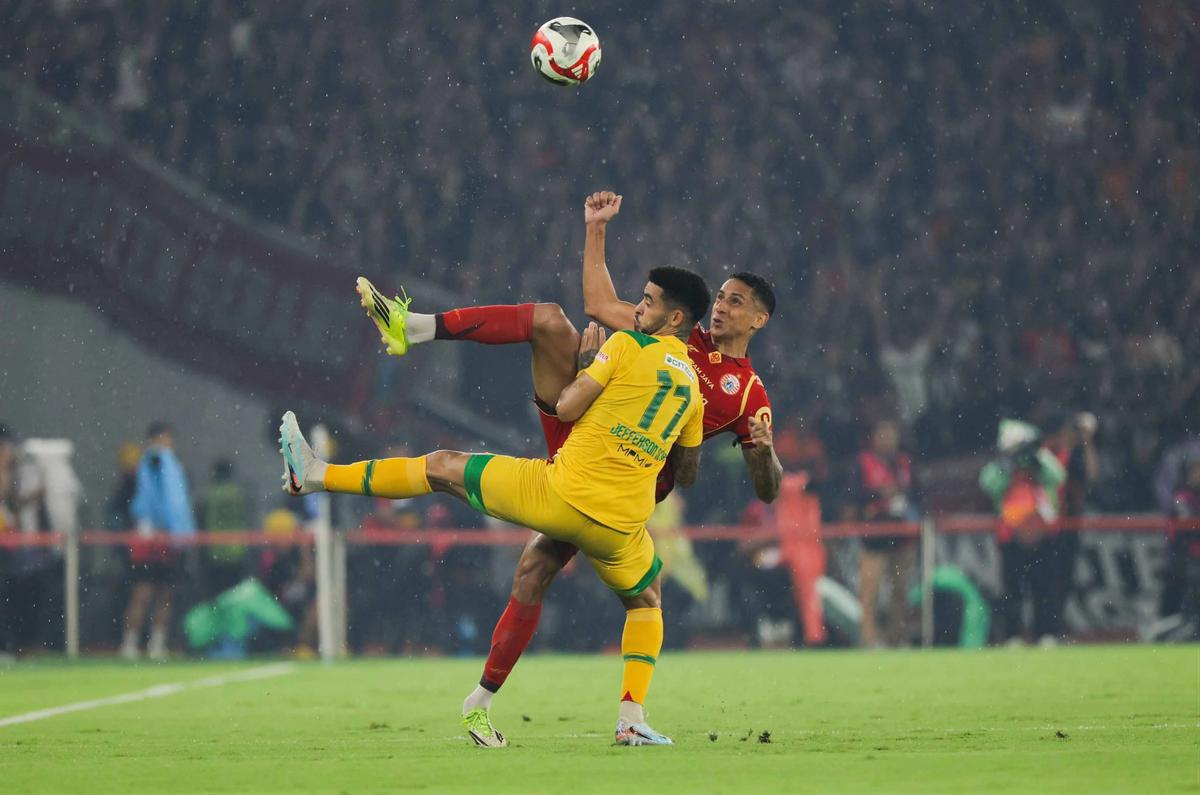 FOTO: Persija Jakarta Tundukkan Persebaya Surabaya Tiga Gol Tanpa Balas