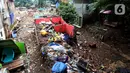 Suasana bangunan rumah yang telah dirobohkan di kawasan Rawajati, Jakarta Selatan, Jumat (21/10/2022). Pemprov DKI Jakarta mendapat tugas pembebasan lahan di sekitar area sungai, sedangkan tugas konstruksi dikerjakan oleh Kementerian PUPR. (Liputan6.com/Johan Tallo)