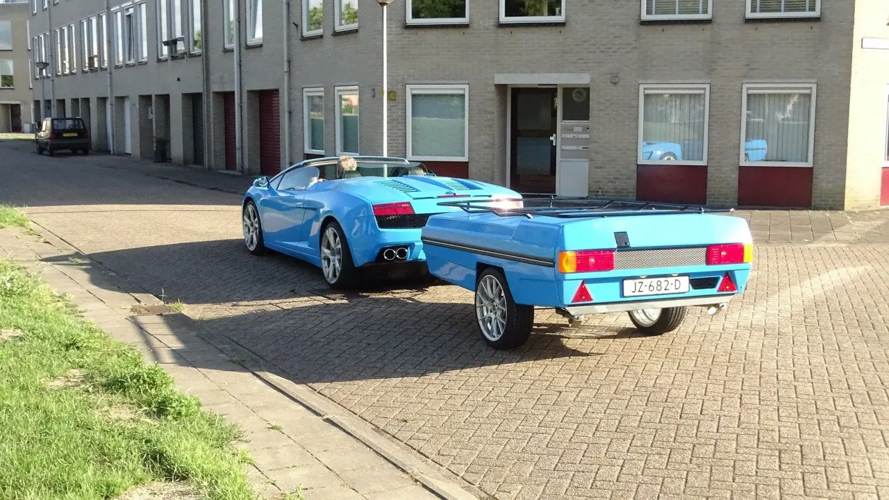 Lamborghini Gallardo ini menggunakan trailer untuk bepergian jarak jauh. (Carscoops)