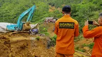 Basarnas mencari penambang emas terjebak di dalam lubang galian, Lebak, Banten. (dokumentasi Basarnas Banten)