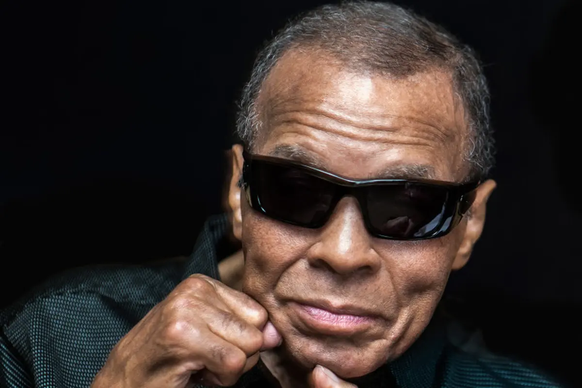 Muhammad Ali Meninggal Dunia