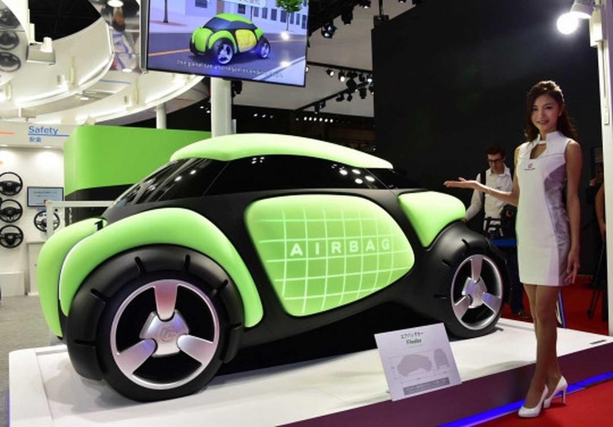 Pesona model-model seksi Jepang hiasi Tokyo Auto Show