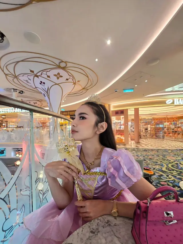 Mahalini Raharja Jadi Rapunzel Saat Nikmati Disney Cruise dengan Tas Hermes Rp711 Jutaan