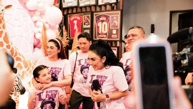 Perayaan ultah pertama Ameena putri Atta dan Aurel (Foto: Instagram krisdayantilemos)