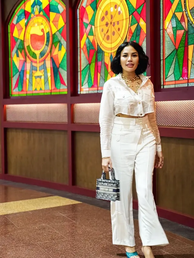 Nikita Mirzani Merespons Langkah KPK Geledah Rumah Dito Mahendra.