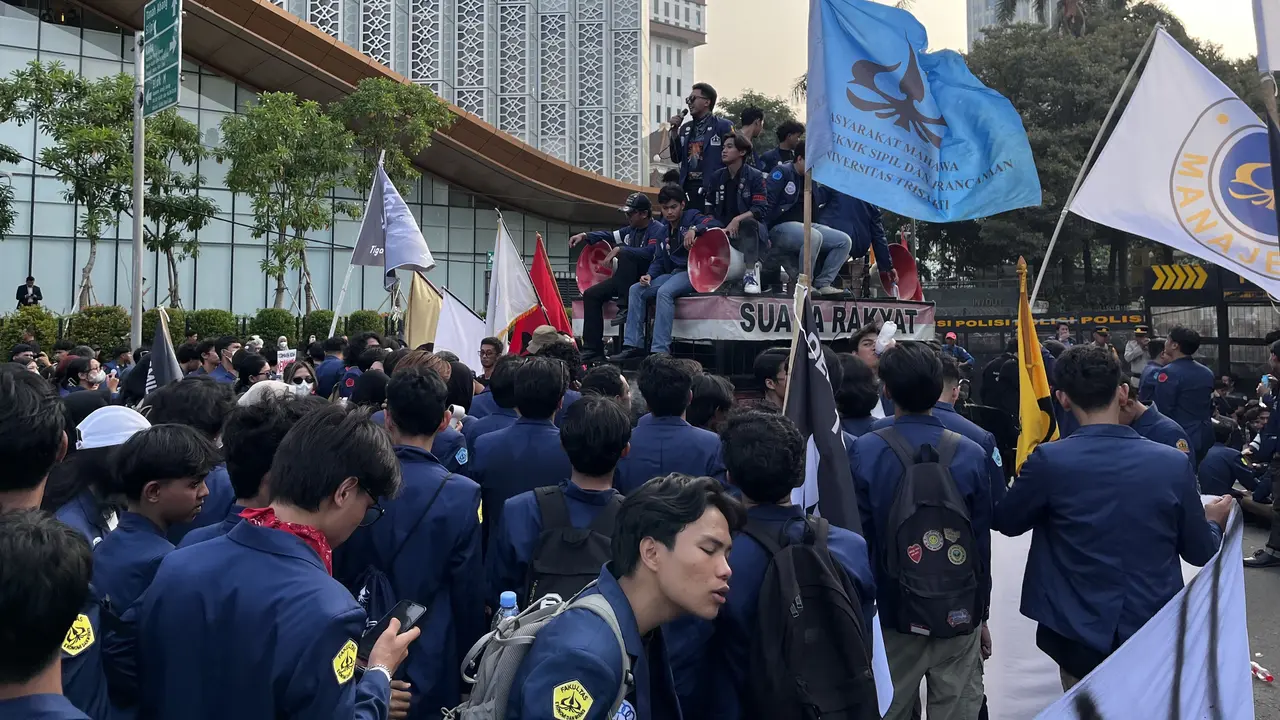 Mahasiswa Trisakti Demo di Patung Kuda, Suarakan 3 Tuntutan