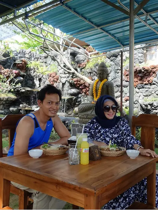 Hingga berita ini diturunkan, belum ada penyataan resmi dari pemeran Jeffrey dalam film Janji Joni tersebut. Ia mengaku tengah sibuk mendampingi sang istri. (Instagram/fedinuril)