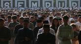 Pelaksanaan salat Idul Fitri dilaksananakan di berbagai daerah, termasuk Jakarta dan Bogor, yang digelar di lapangan terbuka dan gedung-gedung. Tampak dalam foto, ribuan umat muslim Muhammadiyah melakukan salat Idul Fitri 1447 Hijriah di Lapangan Sempur, Kota Bogor, Jawa Barat, Jumat (20/3/2026).(merdeka.com/Arie Basuki)