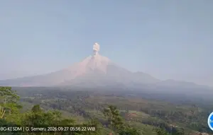 Semeru Erupsi 4 Kali Pagi Ini, Kolom Abu Capai 1,3 Kilometer
