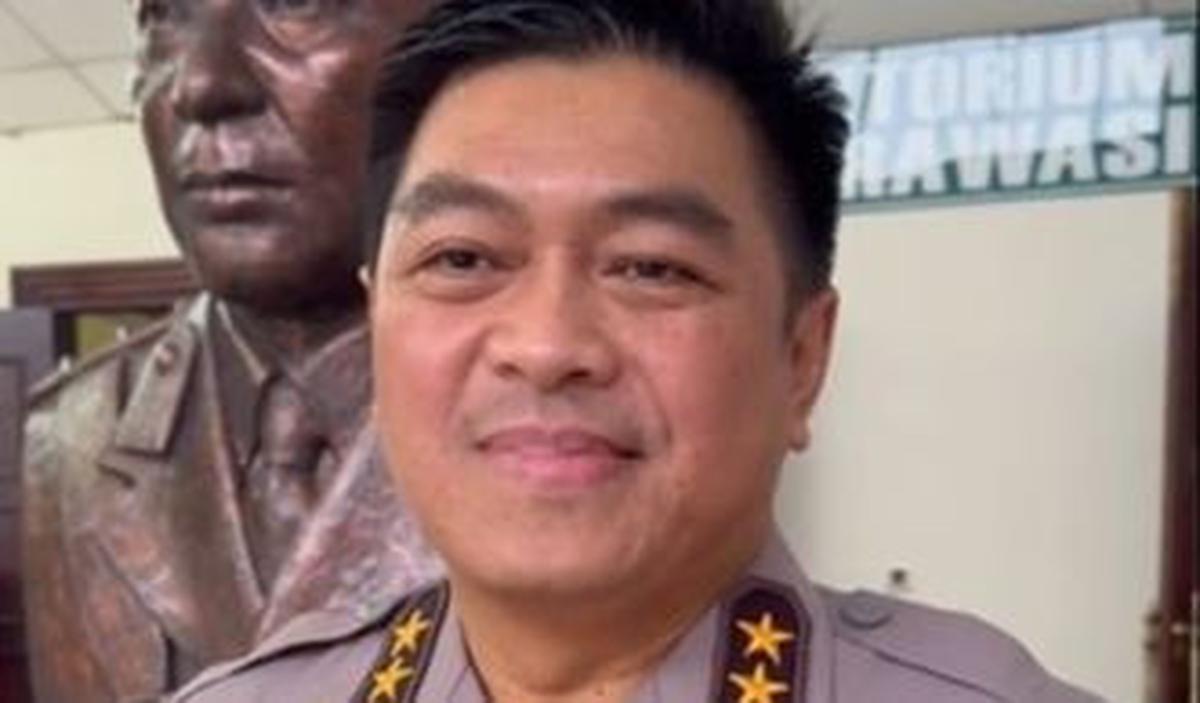 "Luar biasa jenderal, ini baru pertama melihat jenderal muda tamatan Akpol," kata perekam video.