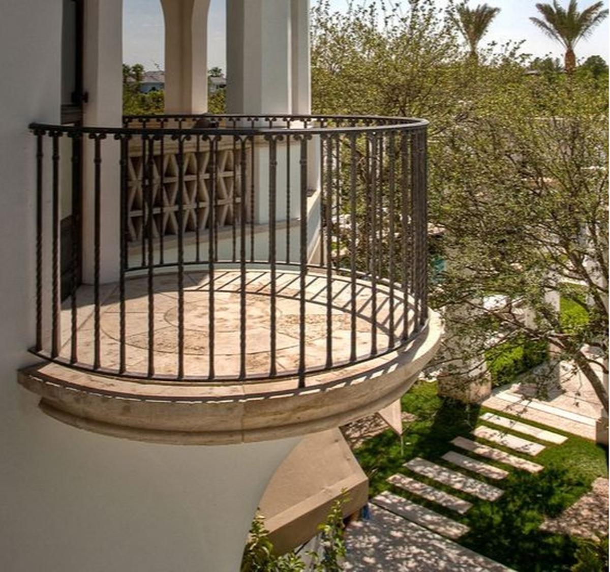 Desain Railing Balkon Minimalis