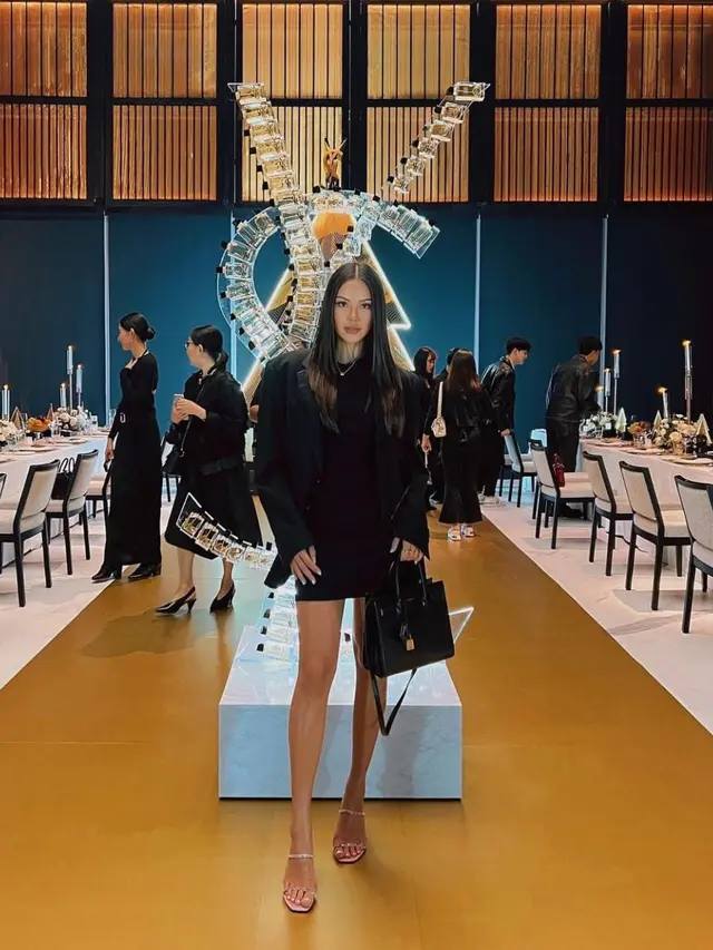 Outfit Hitam Ala Alyssa Daguise