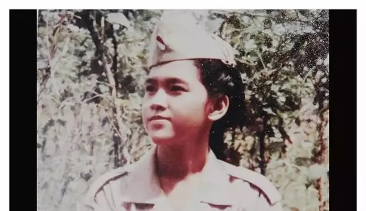 Terakhir ada foto masa kecil Maia Estianty. Banyak yang bilang ia sangat mirip dengan Al Ghazali dengan gaya boyish-nya. [Instagram @maiaestiantyreal]