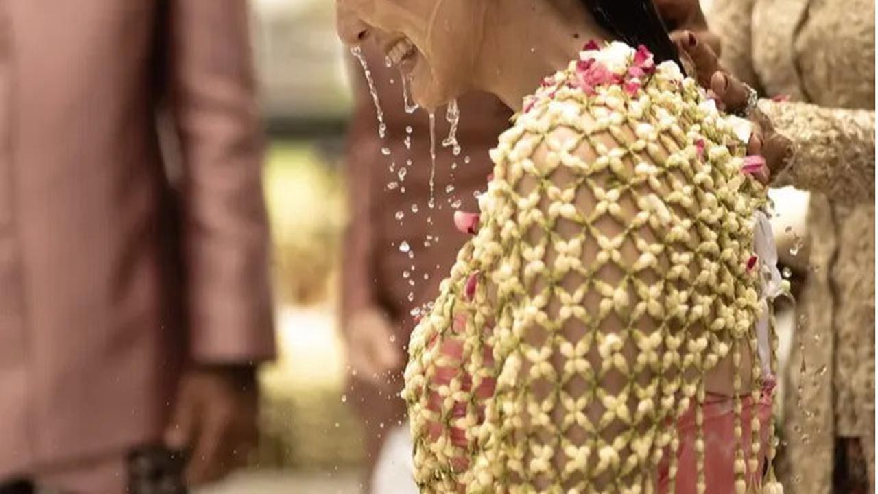 Prosesi Siraman Luna Maya