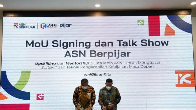 Lembaga Administasi Negara (LAN) menandatangani nota kesepahaman dengan Yayasan Pijar Masa Depan (Pijar Foundation) dalam pengembangan konsep digitalisasi birokrasi di Indonesia melalui program ASN Berpijar. (Dok Sinar Mas)