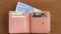 7 Karakter Orang yang Selalu Menata Uang Menghadap Satu Arah di Dompet, Teliti atau Perfeksionis?