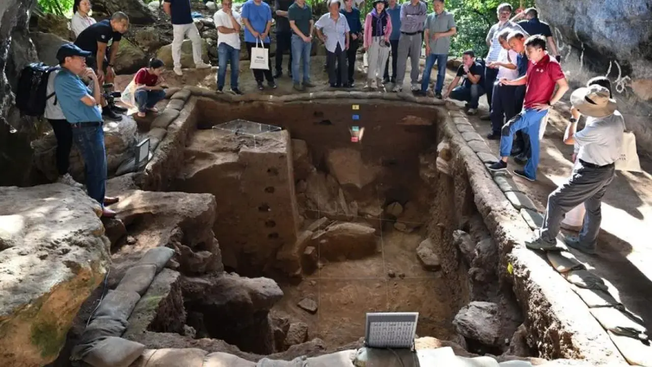 Temuan ini diyakini sebagai makam paling tua yang ditemukan di Hainan (Dok. Xinhua/Guo Cheng).