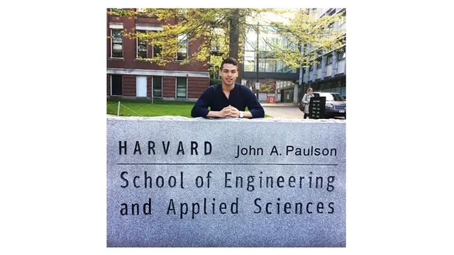 Keren, Pria Tukang Membersihkan Toilet Ini Berhasil Lulus dari Harvard