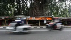 Suasana Pasar Burung Barito setelah dibongkar, Kebayoran Baru, Jakarta Selatan, Jakarta, Selasa (10/5/2022). Pemerintah Kota Jakarta Selatan membongkar sejumlah ruko di Pasar Burung Barito untuk direnovasi. (Liputan6.com/Johan Tallo)