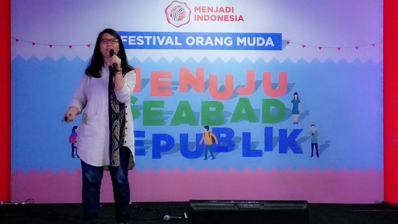 Odelia Sinaga di hadapan peserta diskusi Festival Orang Muda di Gedung Tempo, Jakarta, Sabtu (5/11/2016).