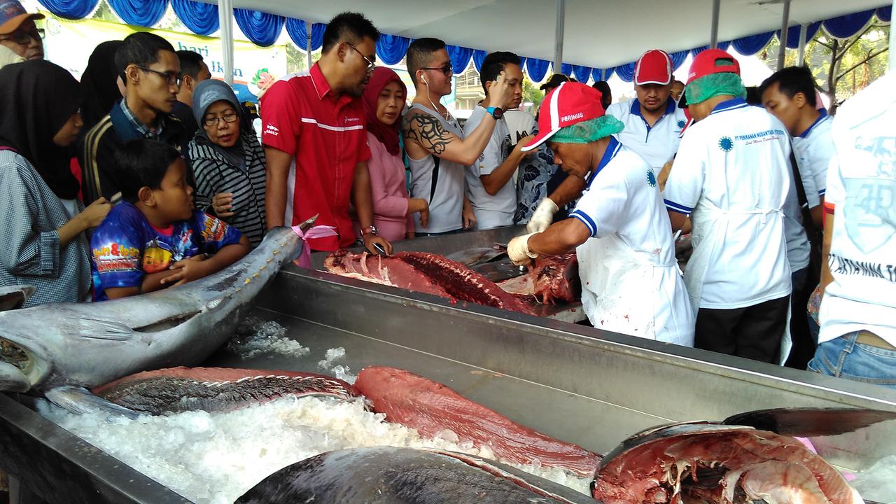 Bazar ikan murah pun digelar di beberapa provinsi di Indonesia