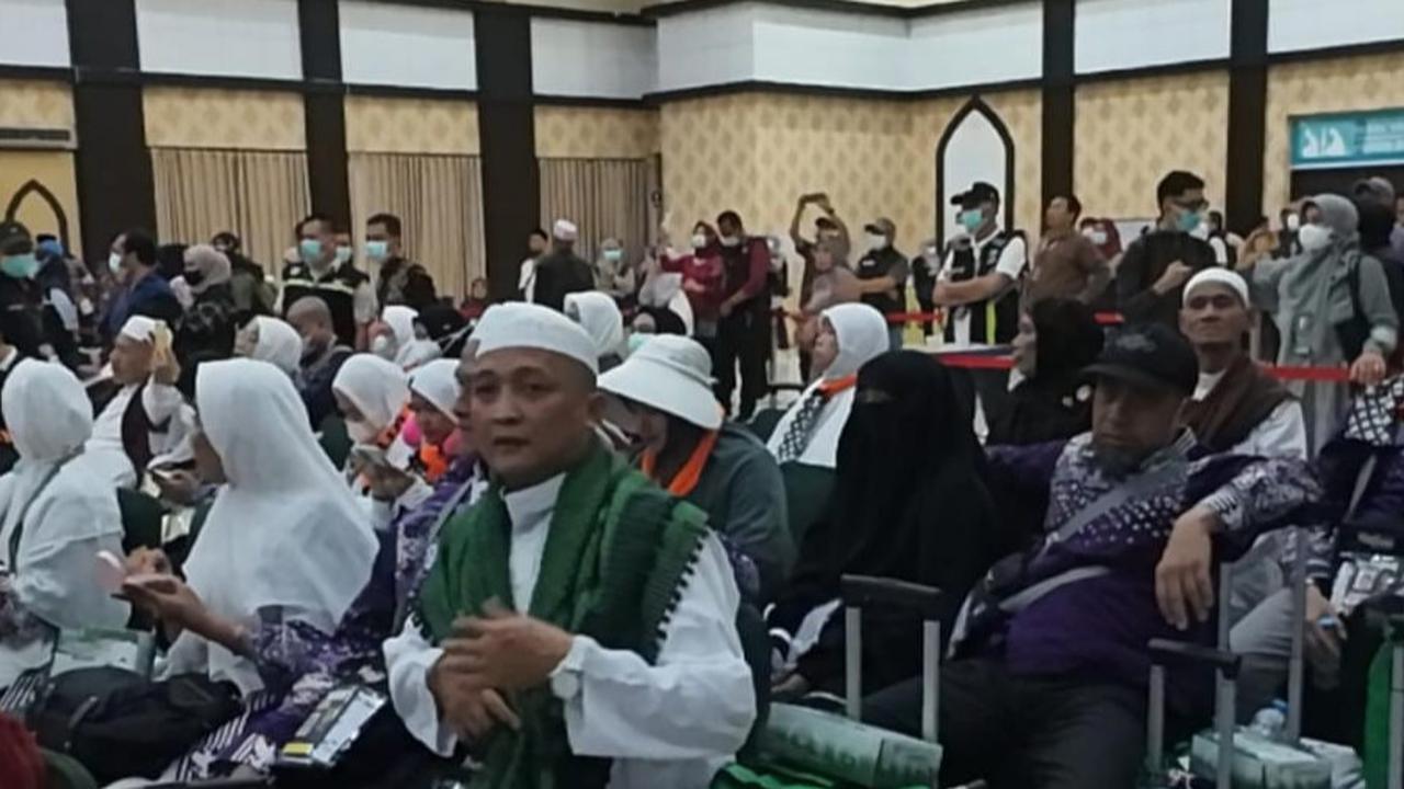kepulangan jemaah haji kloter 1 makassar