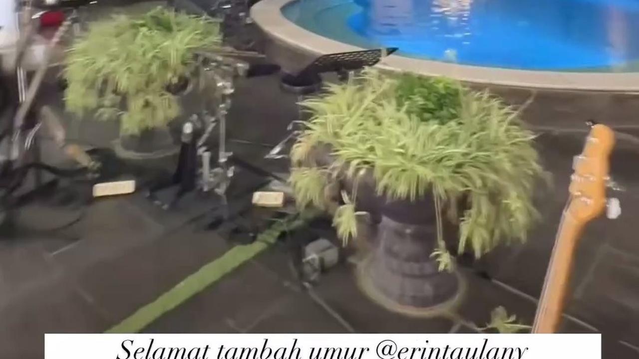 Keseruan Perayaan Ultah Erin Taulany, Karaokean Bareng - Olla Ramlan sampai Lepas Alas Kaki