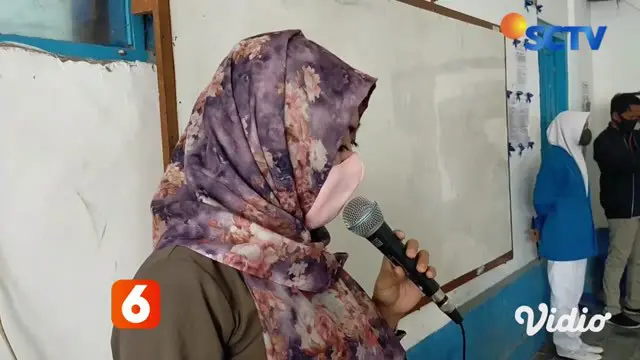 Sekolah Menengah Kejuruan Bina Husada, Pamekasan, Madura, Jawa Timur, sejak Senin lalu melaksanakan kegiatan belajar mengajar dengan menerapkan protokol kesehatan Covid-19. Disebabkan, mereka harus mengikuti praktikum, sehingga tidak bisa dilakukan s...