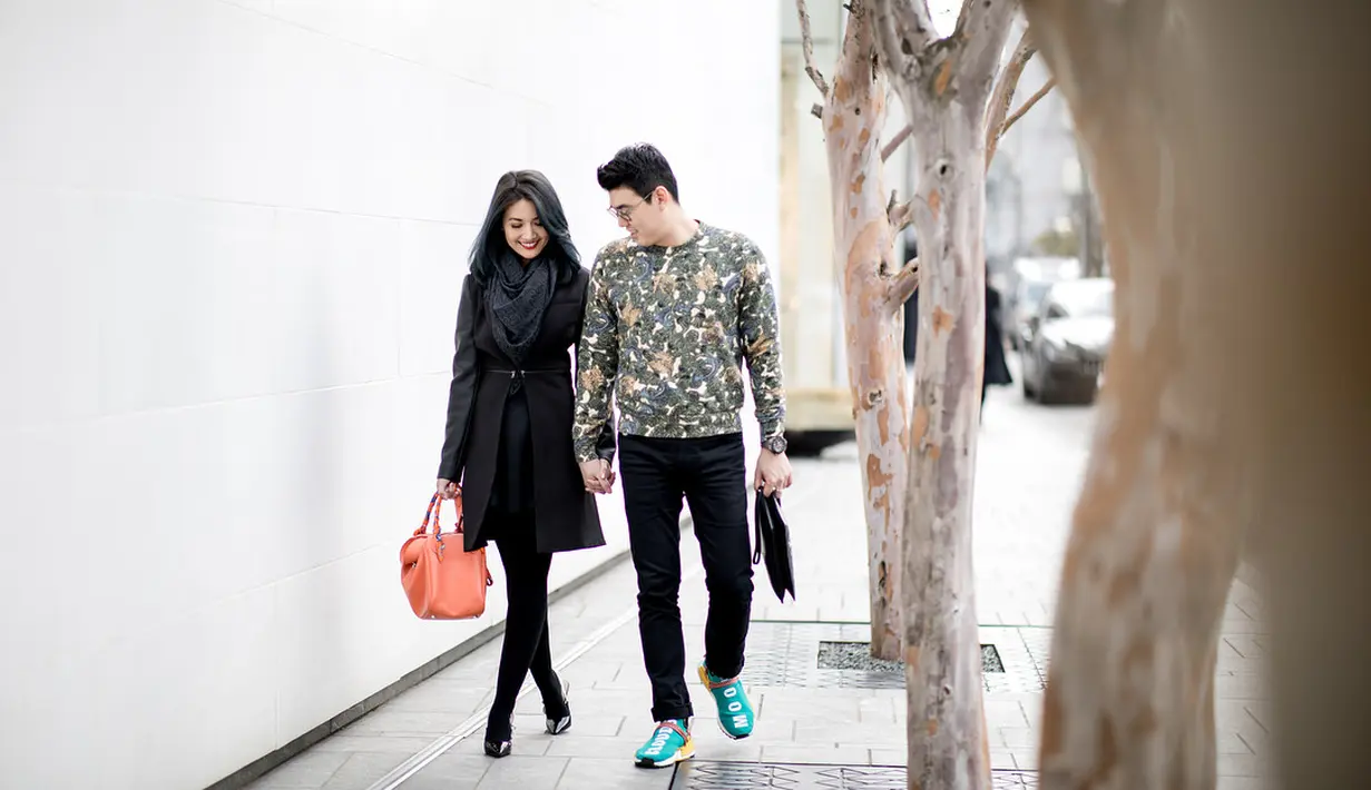 "Enak banget. Pacaran habis married tuh enak sekali ya, alhamdulillah senang. Yang pasti tumbuhnya bersama, berkembangnya bersama. Kemudian menikmati ke tempat-tempat bagus bersama," kata Asty Ananta di kawasan Petogogan. (Instagram/asty_ananta)