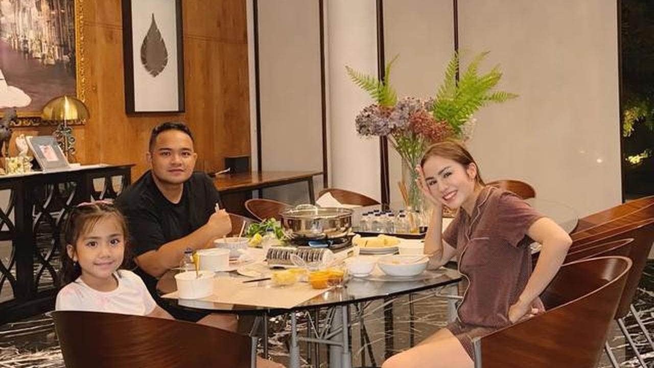 5 Potret Ruang Makan Rumah Momo Geisha yang Elegan, Rayakan Anniversary ke-9